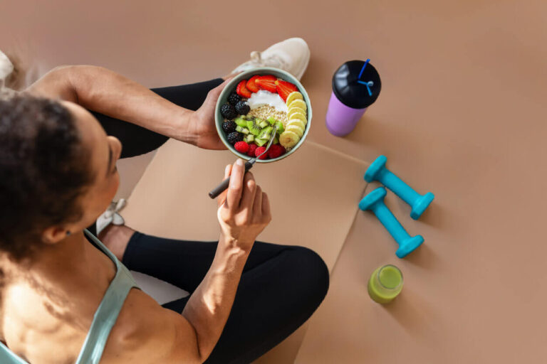 Alimentação saudável e prática de exercícios como hábitos que ajudam a reduzir os sintomas do lipedema e melhorar a qualidade de vida